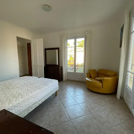 Private House, 4' Beach, Bnbrickeys Apartment *