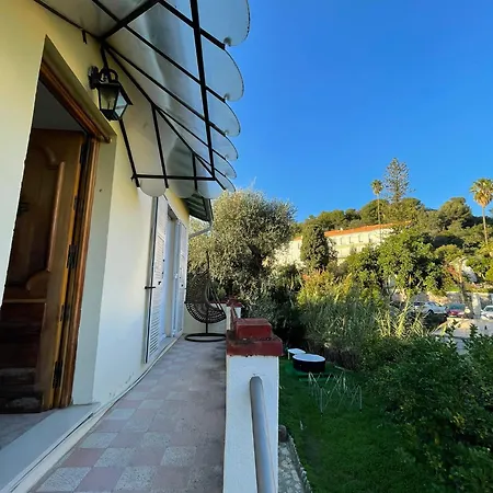 Private House, 4' Beach, Bnbrickeys Apartment